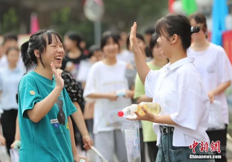消失了的179亿港元：“包租公”生意缩水 香港地产豪门也开始亏钱了